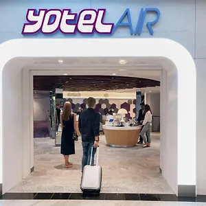 **** Отель Yotelair Changi Airport Landside Сингапур